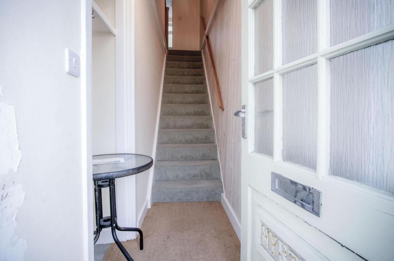 Myrtle - 1 Bedroom Apartment - Сондерсфут Экстерьер фото